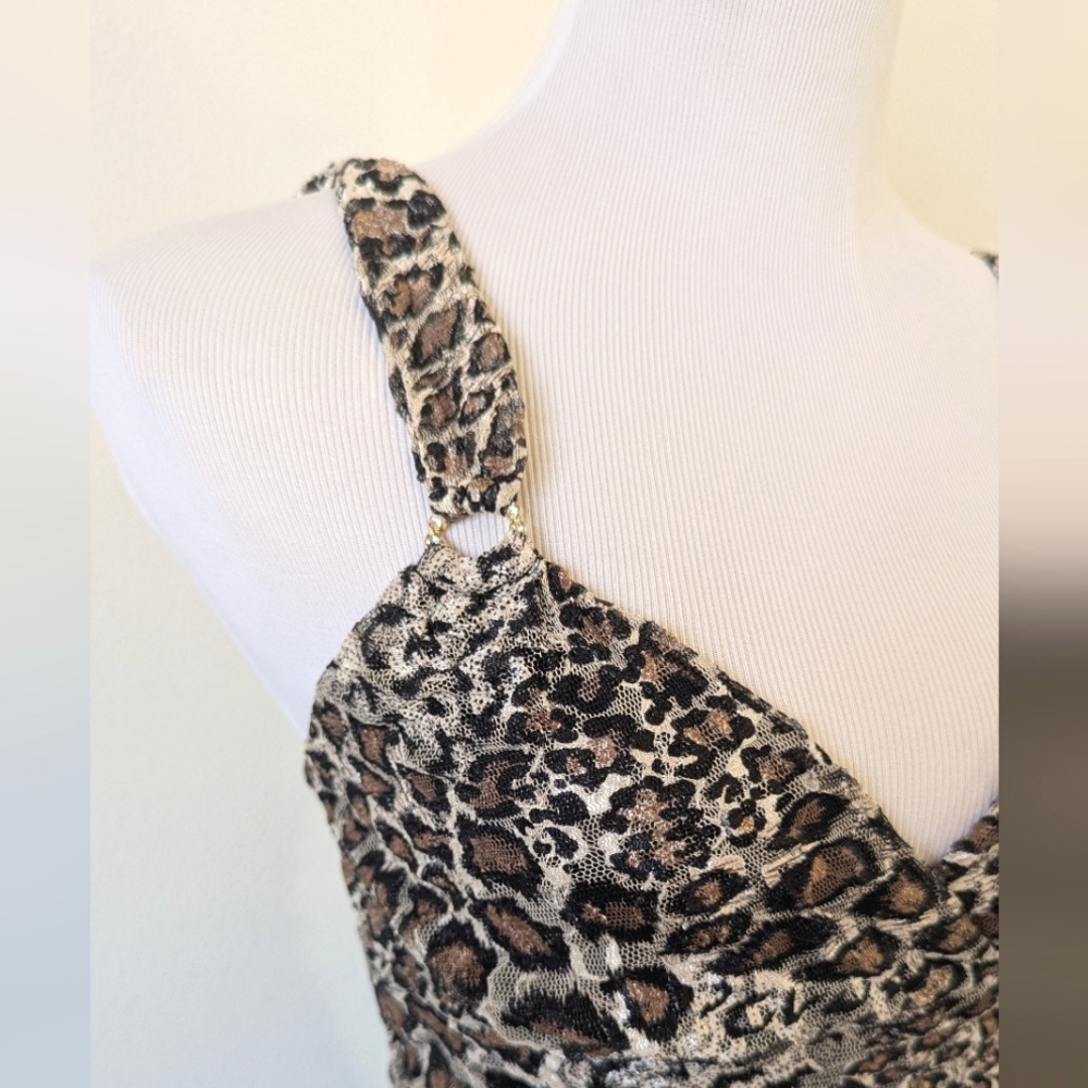 EXPRESS Leopard Print Mesh Top - Picture 3 of 3